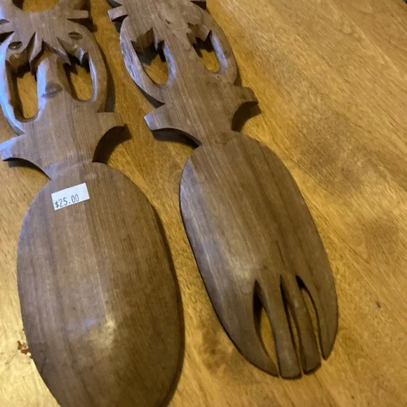 Vintage hand carved wooden spoon and fork salad set - Picture 7 of 7